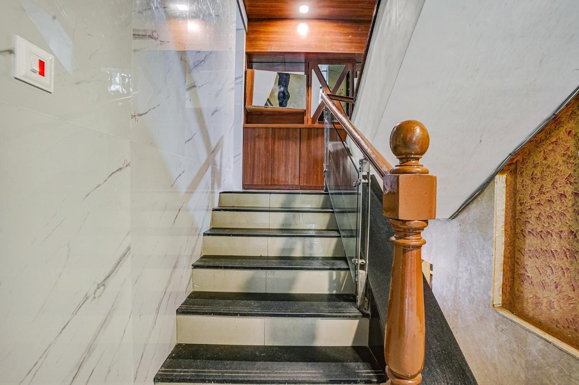 Fabexpress Yatri Inn - Navi Mumbai Turambhe Экстерьер фото
